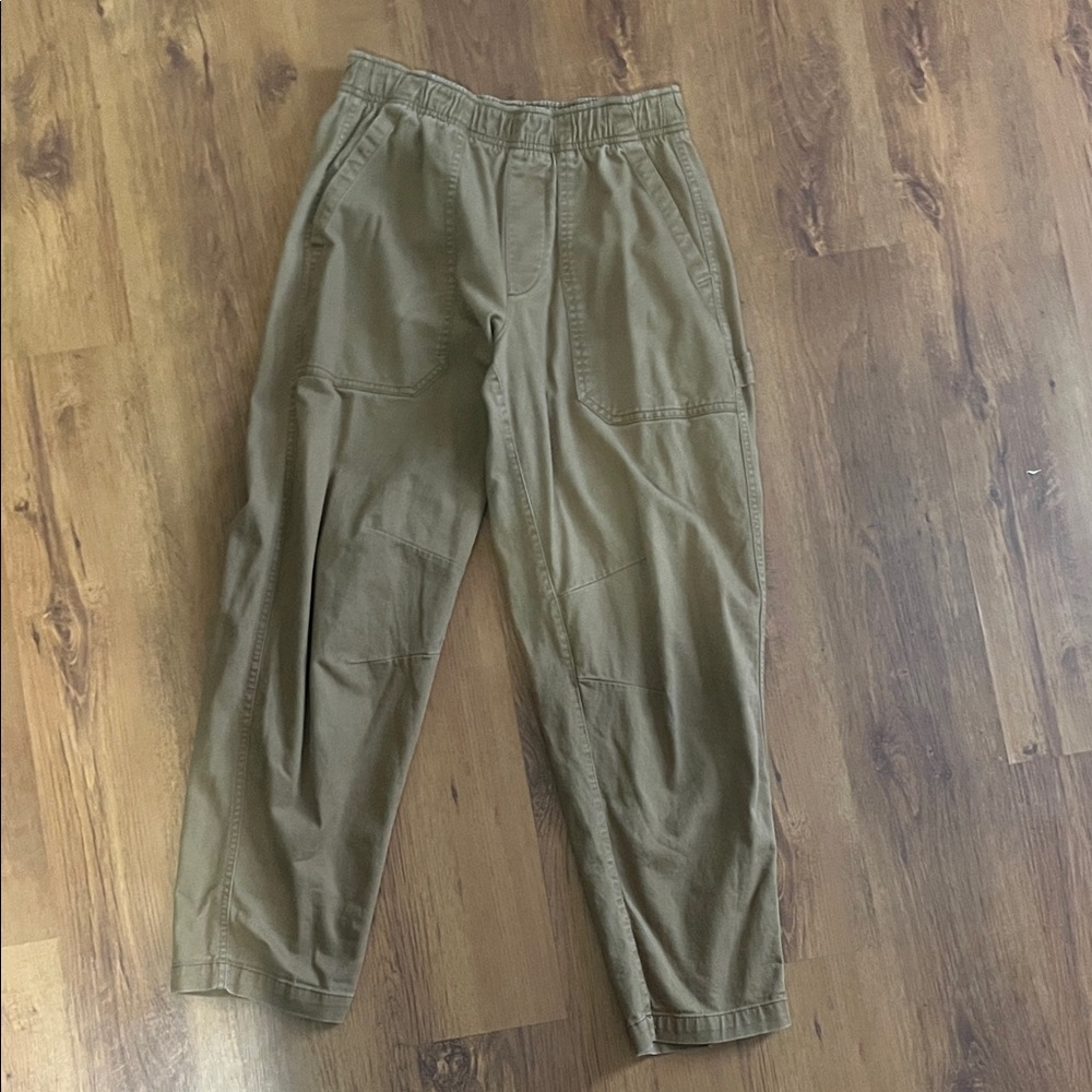 Old Navy Women's Cargo Pants in Tan
